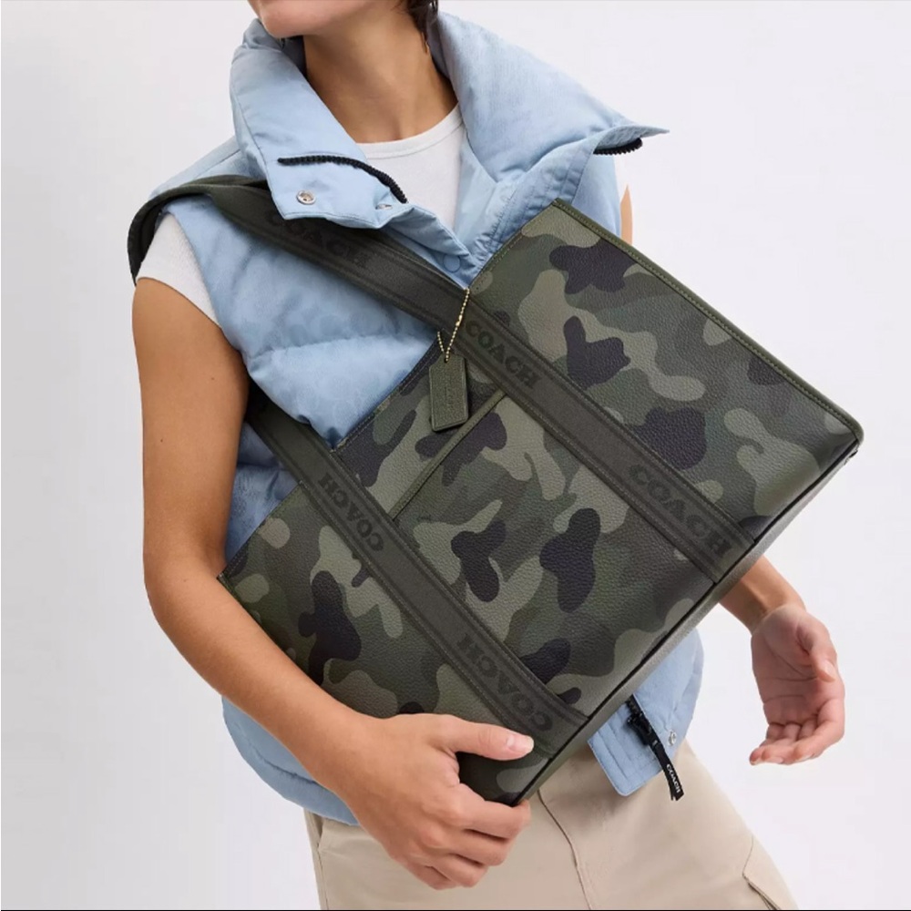 NWT! COACH LARGE SMITH TOTE BAG WITH CAMO PRINT ( COACH CW437 ) holiday gift - Picture 10 of 10